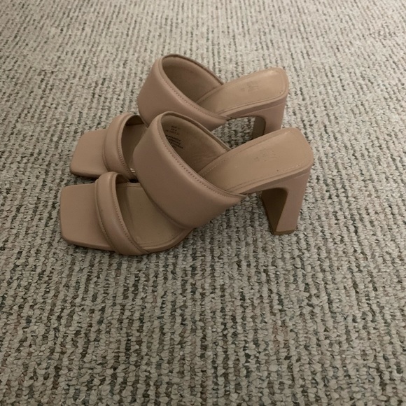 Nude H&M sandals - Picture 2 of 3